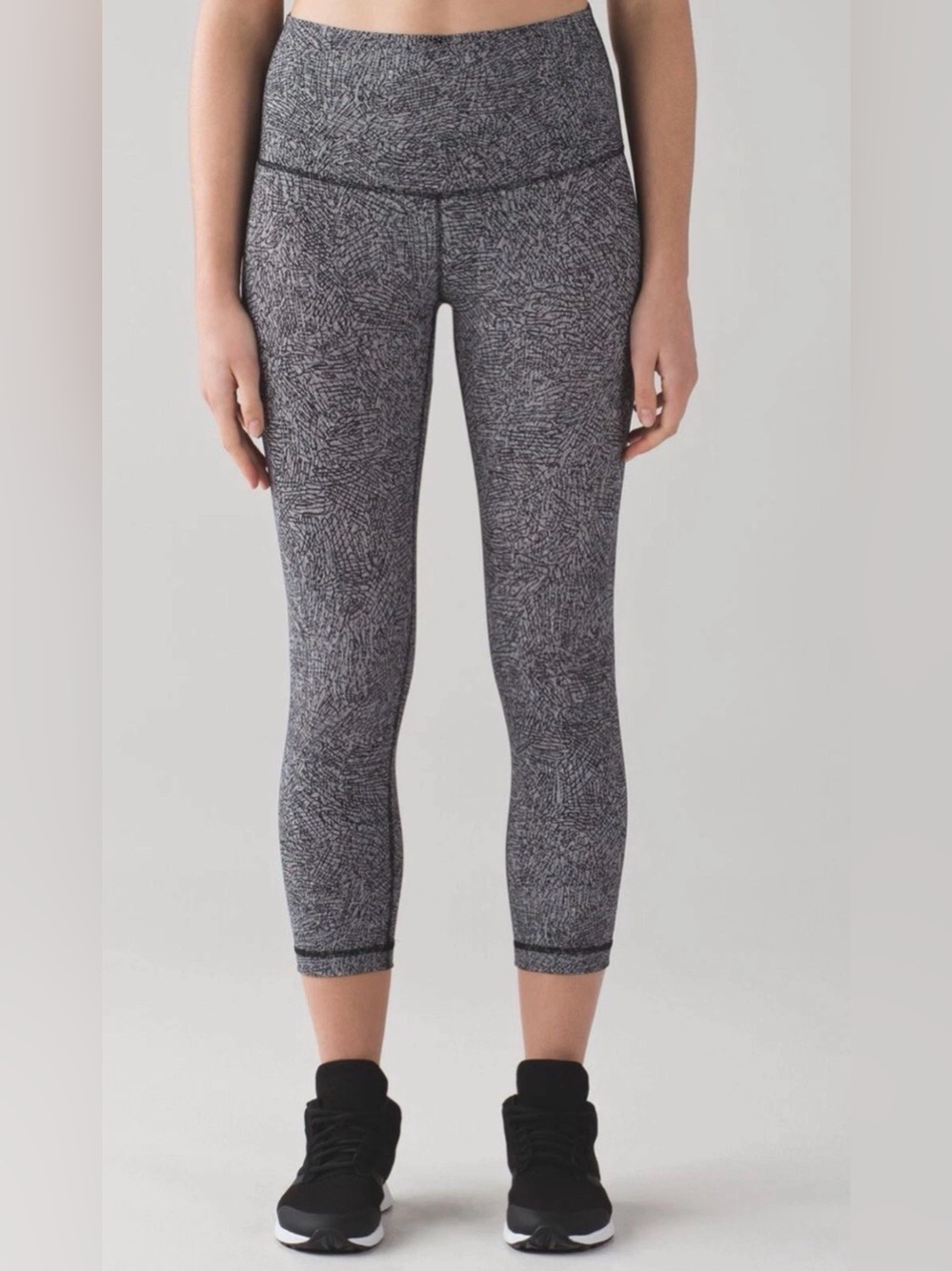 LULULEMON Wunder Under Crop Hi-Rise Leggings Sz 10 Black & White. Worn Once!
